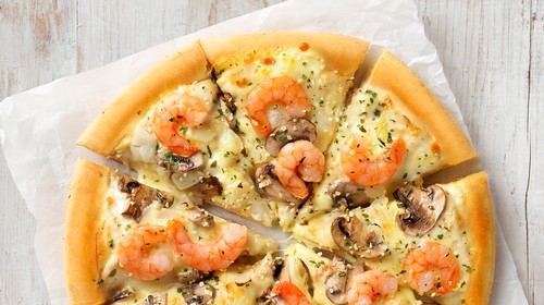 Calories in Pizza Hut Creamy Garlic Prawn Pizza