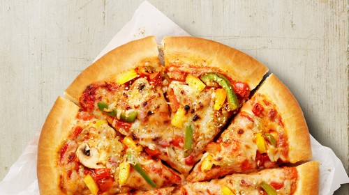 Calories in Pizza Hut Vegan Deluxe Pizza