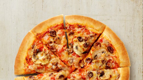 Calories in Pizza Hut Vegan Mediterranean Pizza